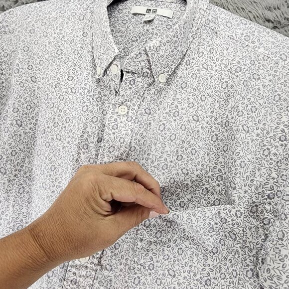 Uniqlo Shirt Womens Small Gray Floral Print Long Sleeve Button Up - Picture 2 of 9